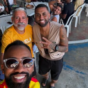 João Diamante Instagram - VAMOS MOSTRAR QUEM É O ANDARAI COM MUITA FORÇA 🔥💎✌🏾🇧🇷.
.
.
Gratidão meu irmão @muralha88 pelo convite e parabéns pelo evento lindo, onde diversos irmãos se fizeram presente pra fortalecer ✊🏾
.
.
Obrigado todos amigos que compareceram, foi lindo , precisamos fazer mais isso nas comunidades 🙏🏾 parabéns @xanddycom2des e @jorgeluiz15 pela organização 👏🏾
#andarai #cpx cpxandarai #complexodoandarai #caçapava #grajau #futebol
