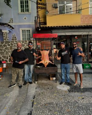 João Diamante Instagram - Vamos que o dia está bom hoje 💎🔥🥰🤤
.
.
Bom domingo a todos ✌🏾
#domingo #familia #churrasco #barbecue