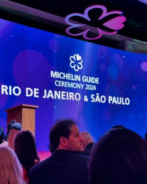 João Diamante Instagram - Dia de Rio de Janeiro e São Paulo Voltar a ficar estrelado com o @michelinguide ⭐️
.
.
Parabéns todos premiados da noite do Rio e de Sampa, aos envolvidos pelo volta do guia para nossa cidade maravilhosa em especial nossa secretaria de turismo @danimaia @setur_rj .
.
.
Gratidão 🙏🏾 pelo convite @perrierjouet @mariavargasmaria e @documennta .
#michelinstar #guidemichelinbr #guiamichelinbrasil #michelin #gastronomiabrasileira