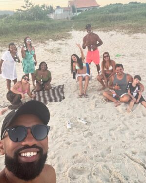 João Diamante Instagram - Família & amigos 🤍🏝️✌🏾💎
.
.
🏠 🏝️ @casadapraia83_ 
#amigos #frends #saquarema #jacone #familia #frutosdomar #comida #food #viagem #trevel