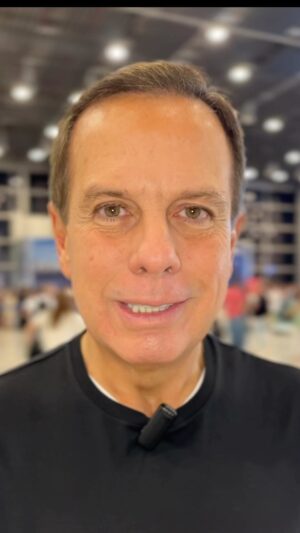 João Doria Instagram - Embarcando para mais uma missão internacional do LIDE. Estamos levando 72 empresários brasileiros para encontros bilaterais em Riyadh, na Arábia Saudita e em Dubai, nos Emirados Árabes. 
Promovendo o Brasil, podemos gerar mais negócios e investimentos no país, além de ampliar suas exportações.