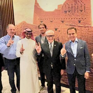 João Doria Instagram - Os empresários brasileiros convidados pelo LIDE vieram conhecer o mega projeto Diriyah. Um investimento de 68 bilhões de dólares que vai entregar em 2030 o mais fantástico projeto histórico cultural de entretenimento do mundo. Incluindo 28 hotéis, 8 museus, mais de 400 restaurantes e cafés, cerca de 300 lojas das grifes mais luxuosas do mundo, numa área sustentável e ao mesmo tempo protegendo todo patrimônio cultural e histórico da Arabia Saudita. 
O projeto é espetacular.  A partir de 2030, Diriyah vai transforma Riyadh num dos melhores destinos turísticos do mundo.