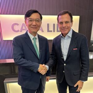 João Doria Instagram - Tivemos o prazer de receber hoje na casa LIDE, em São Paulo, o embaixador da Coreia do Sul, @lim.kimo, juntamente com representantes da embaixada e a nossa equipe do LIDE. Estamos trabalhando para a implantação em 2025, de uma unidade LIDE em Seul, na Coreia. Muito obrigado ao embaixador Ki-mo pela gentileza da visita e oportunidade de estudarmos a expansão do LIDE no seu país. 🇧🇷🤝🇰🇷