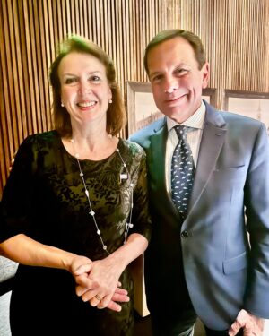 João Doria Instagram - Oferecemos ontem à noite, em São Paulo, um jantar para Diana Mondino, economista e Ministra de Relações Exteriores e Comércio Internacional da Argentina.
Reunimos um grupo de empresários para um diálogo construtivo sobre a economia argentina e a relação com o Brasil.  Todos ficaram muito impressionados com a desenvoltura, capacidade e apresentação feita pela ministra. 🇧🇷🤝🇦🇷