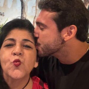 João Hadad Instagram - Feliz dia das mães! 🌹 

Bom, sabemos que ser mãe é amar desde o princípio, no primeiro momento em que sabe da gestação do seu filho, até a eternidade. Mesmo sem saber como seu filho é! Só de saber que está com uma vida dentro de si, já é gerado um amor incondicional, seguido de cuidados, carinho, esforços, dedicação e abrir mão de muitas coisas para priorizar seu maior bem, um filho. 

Hoje, nós, equipe do Hadad, queremos dedicar esse post a elas… 

Dona @beth.hadad, essa mulher, mãe, guerreira e cheia de bençãos, que deu a luz ao nosso Hadad e o educou para ser esse homem íntegro, de coração bondoso de caráter único que conhecemos! Obrigado por sempre estar presente e ser a melhor mãe do mundo. ❤️

Ei, Lu @luciandradel, o Hadad é muito feliz de tê-la presente, como o mesmo diz, sua segunda mãe! Uma mulher forte, iluminada e com um coração lindo que transborda bondade e passou tudo isso para sua geração de filhos. Obrigado por tanto e por tudo ❤️

#TeamHadad ⚡️