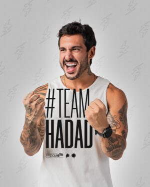 João Hadad Instagram - É OFICIAL, família! ⚡️ Estou indo buscar #AGrandeConquista. 

Sempre fui movido a desafios na minha vida e esse é mais um daqueles que vou embarcar com sede de vencer, porque eu sei que por onde eu estiver a luz que me impulsiona e me guia estará também. E é com muita garra, fé e determinação que abraço mais essa oportunidade. 🙏🏽

Conto com a torcida de todos pra jogar o game comigo aqui fora. E lá dentro, podem ter certeza: darei o meu MELHOR!!! 

Vamo pra cima #TeamHadad ⚡️

🏁 Segunda, 22/04, às 22:30h estreia @agrandeconquista na tela da @recordoficial . Fiquem ligados nas minhas redes sociais para entenderem como podem me ajudar no jogo!