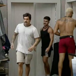 João Hadad Instagram - arraste para o lado > No programa de ontem, pudemos conferir uma das vezes em que Liziane perguntou a Hadad o motivo dele estar quieto. Em resposta, Hadad mantém sua postura reservada, o que parece incomodar Liziane. 

Mais tarde, Liziane cutuca Hadad novamente, provocando uma reação dele. Nesse momento, a participante afirma que “todo mundo fala que você é assim”, chamando-o de explosivo, conforme Hadad havia mencionado anteriormente na dinâmica do dia.

A situação se intensifica quando Liziane se contradiz ao dizer que todos consideram Hadad agressivo. No entanto, ela não consegue citar mais de duas pessoas que compartilham dessa opinião. As únicas pessoas mencionadas, Cel e Any, já têm um atrito direto com Hadad, o que coloca em dúvida a generalização feita por Liziane.

#AGrandeConquista #TeamHadad ⚡️