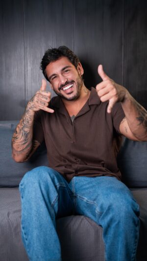 João Hadad Instagram - O início de uma nova história começa agora para o Hadad e antes de embarcar em mais um reality, ele revelou exclusivamente pra sua equipe quais são as suas expectativas para o game. Preparados? 

Ele já chegou no primeiro dia de programa mostrando quem é o Hadad jogador, pronto para competir, se posicionar e conquistar seu lugar de destaque, enfrentando os desafios com muita garra e determinação. Contamos com vocês para levar o Hadad até o final do game e a nossa primeira meta é levá-lo à mansão. Vamos nessa? 🙏

Acompanhem @agrandeconquista, todos os dias, às 22:30h, na tela da @recordoficial. 

#TeamHadad é noix demais! ⚡