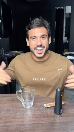 João Hadad Instagram - Então vamos de café e vota comigo? ☕️ 

Hadad precisa do nosso voto para continuar na mansão de #AGrandeConquista, a votação encerra hoje a noite, então precisamos votar muito no R7.com! 

Cada voto faz a diferença! Bora com tudo, #TeamHadad? ⚡️