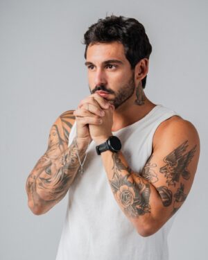 João Hadad Instagram - Hoje é dia de formação da Zona de Risco em #AGrandeConquista, a partir das 22h45 na Record. Fiquem ligados! 

Provavelmente, Hadad será um dos escolhidos para ir para a berlinda, então, caso aconteça, vamos emanar muita energia positiva para ele escapar na Prova da Virada! 🙏🏽⚡️ #TeamHadad