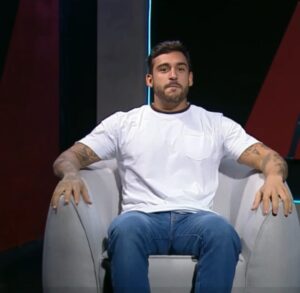 João Hadad Instagram - Dois dias de pura emoção? Foi exatamente isso que aconteceu com o Hadad.

Na terça feira formou mais uma zona de risco, e ontem Hadad foi sido escolhido para ocupar o lugar de Rambo na zona de risco junto com seu amigo Fernando que já estava na berlinda e Anahi.

Acontece que houve um erro na prova da virada, fazendo com que Rambo voltasse para a zona de risco, e o Hadad saísse dela.

Foi por pouco, mas escapamos! Quanta emoção, né?! 

Lembrando que mesmo com o Hadad fora da zona,
Somos #FicaFê 

#TeamHadad ⚡️ #AGrandeConquista