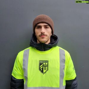 João Maria Maneira Instagram - @amnistiapt @fifaworldcup e fifa que nao nos premite tag, vamos la saber porquê 🤬

Exija à FIFA e ao Qatar que se responsabilizem e compensem os trabalhadores em risco, a Forgotten Team, e as suas familias!

Já teve início o Campeonato do Mundo 2022, foram construídos estádios e infraestruturas para receber os adeptos e as seleções estão preparadas para competirem e marcarem a história do futebol mundial!

1,7 milhões de trabalhadores sofreram abusos, exploração e em alguns casos, trabalho forçado na preparação do Mundial de Futebol 2022, no Qatar. Apenas uma equipa parece continuar esquecida, os trabalhadores migrantes, a Forgotten Team, e precisa da sua ajuda imediata!

Forgotten Team é a campanha de defesa dos milhões de homens e mulheres que deixaram as suas vidas e famílias na Índia, Paquistão, Nepal, Bangladesh e Sri Lanka com o sonho de uma vida melhor!

A vida foi o que deram ao Mundial 2022! Na chegada ao Qatar foram forçados a entregar os passaportes e a sua dignidade. Sofreram anos de abusos sistemáticos, viveram em condições deploráveis sob temperaturas elevadas, sem receber ordenados e em mu