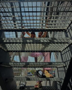 João Montez Instagram - Sandálias pela cidade, lado a lado, alinhando estilo e conforto! Estas são as nossas favoritas.
O melhor mesmo é que estas @ecco estão - agora - com 20% de desconto… já agora, vocês são team “com” ou “sem meias”?😏
#ECCOCOZMO #add
