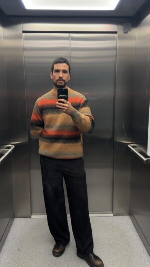 João Montez Instagram - *pub A descoberta do anoooooo! Ultra Suave Carvão Magnético de @garnierportugal para quem, como eu, quer um cabelo hidratado e saudável! Com ingredientes naturais, o carvão magnético ajuda na absorção e elimina impurezas, perfeito para os meus cuidados capilares ! Experimentem. 😍🖤

#NãoEscondasOTeuCabelo #NadaComoUltraSuave #GoGreenComGarnier #GarnierHaircare @lorealportugal