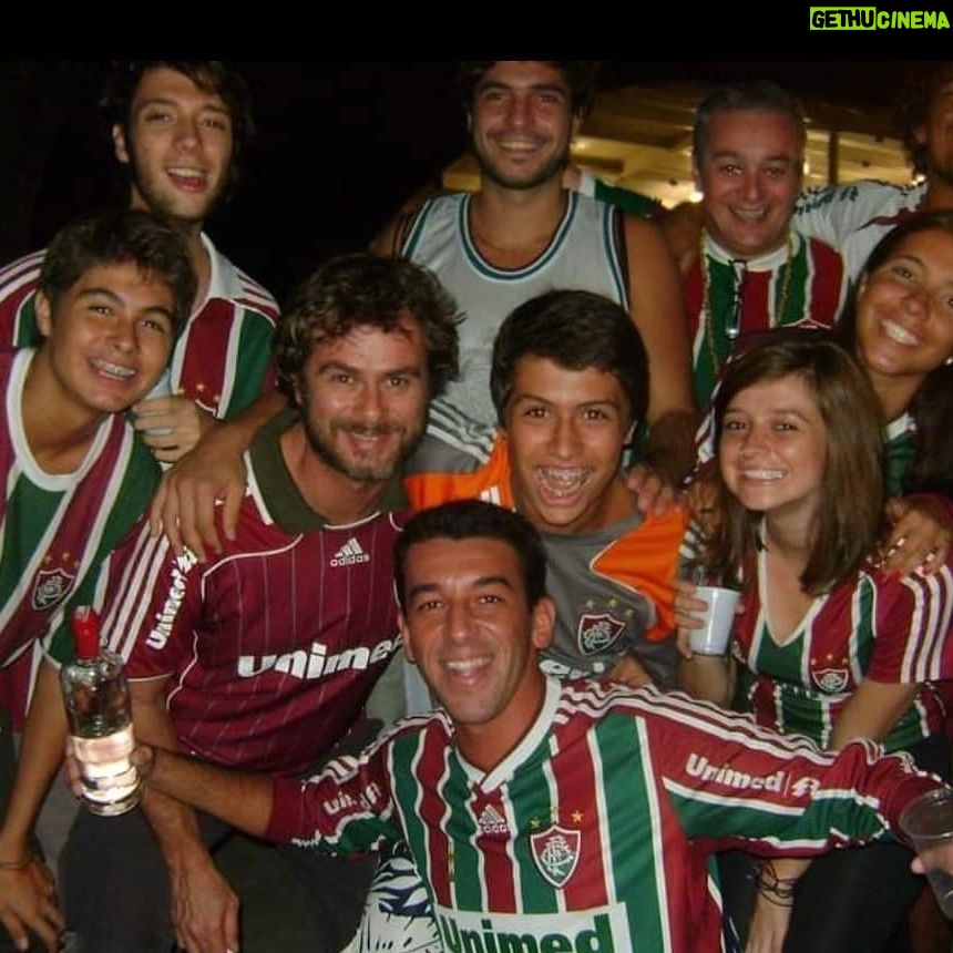 João Vitti - 5.7K Likes - Cultura de Paz.
Do tempo em que eu, pai botafoguense, vestia o manto tricolor pra acompanhar os moleques no Maracanã.