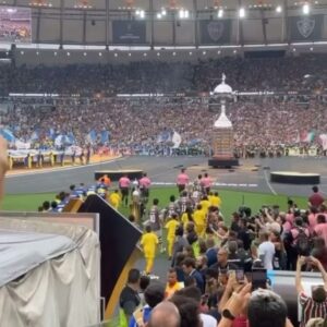 João Vitti Instagram - A felicidade de vocês é a minha felicidade ❤️🤍💚
Parabéns @fluminensefc 🏆
@franciscovitti e @rafaavitti  vocês são pé 🔥🔥🔥
Simbora com o pai no Engenhão 🖤⭐️