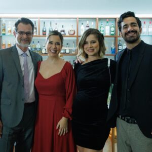 João Vitti Instagram - O esforço não mente.
Parabéns amores!!!! ⭐️⭐️⭐️⭐️⭐️

PEDAÇO DE MIM 💔

TOP 1 - Brasil
TOP 4 - Mundo
Séries

@netflixbrasil 
@a.fabrica.etc