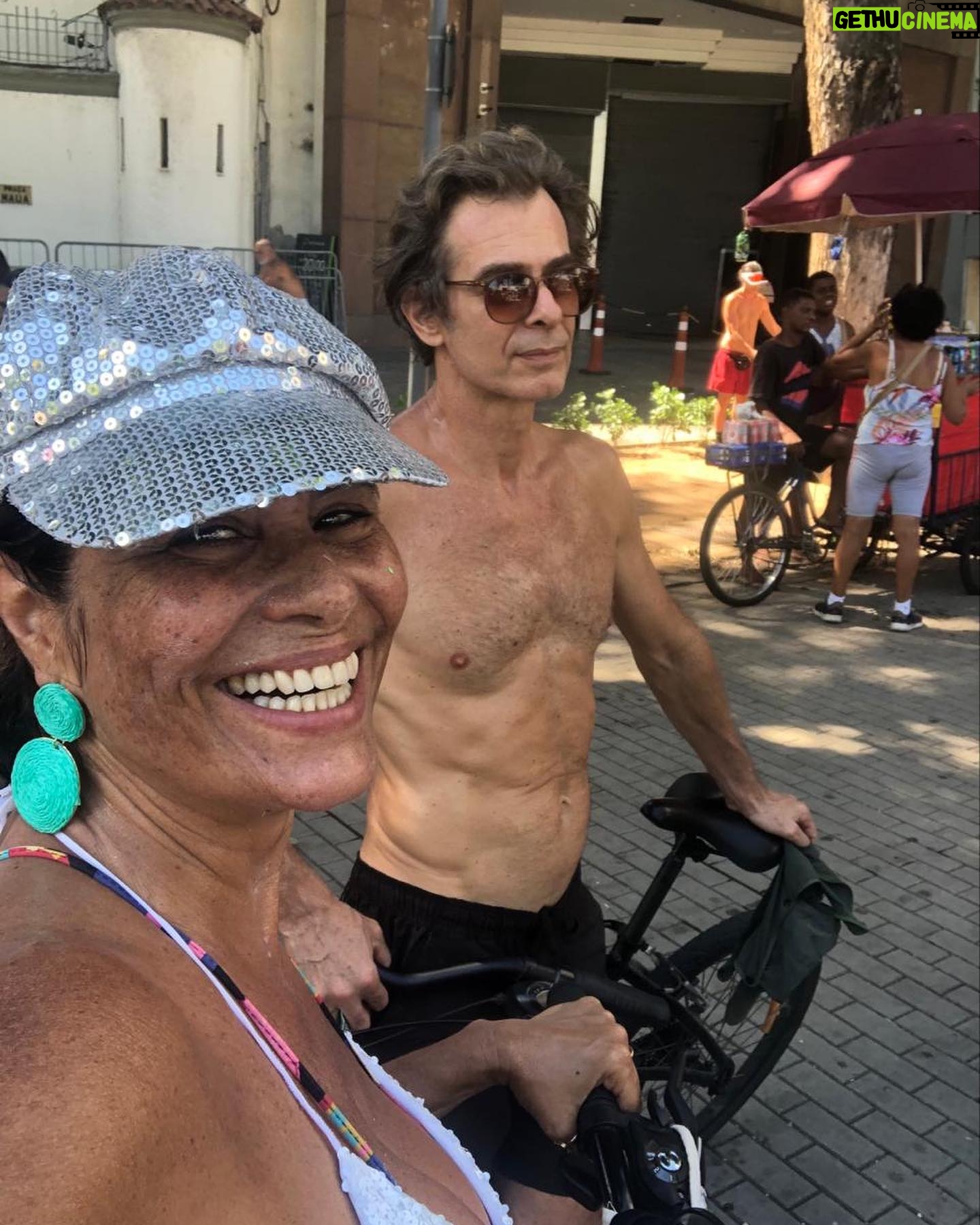 João Vitti - 2.6K Likes - 8:00h.
Carnaval com saúde e alegria 🥁🚴🏻♀️🚴♂️
Viva la Vida ☀️
#blocovivalavida