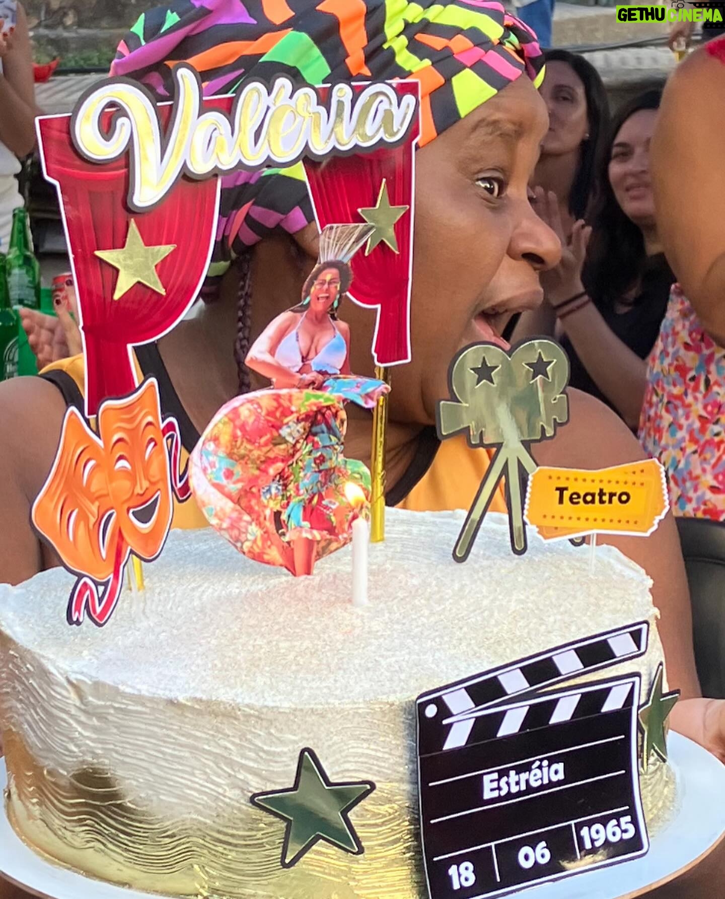 João Vitti - 4.7K Likes - #tbt de um dia feliz, com gente feliz
Obrigado, Cida @feijoadadatiacida amiga, companheira de fé e dona da melhor feijoada do RJ; obrigado @sambadogajo por nos brindar com sambas maravilhosos; obrigado ao @quilomboferreiradiniz solo de humanismo e resistência, muito obrigado aos nossos filhos @franciscovitti e @rafaavitti, a nossa netinha Clara Maria e aos nossos amados, preciosos e valorosos amigos que compareceram para celebrar o aniversário da Rainha @valeriaalencarvitti !
Muito obrigado, foi um dia inesquecível 💎☀️🌻