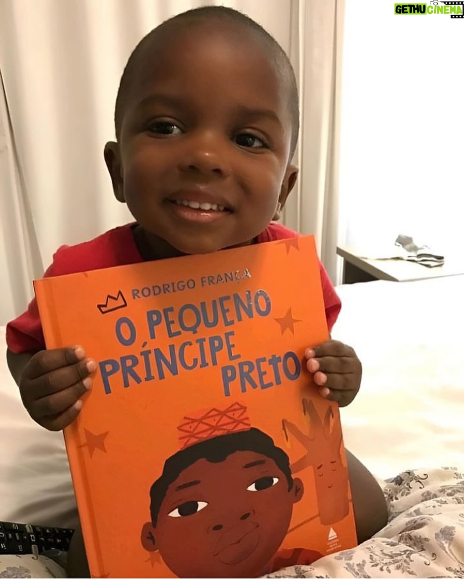 João Vitti - 9.1K Likes - “Uma mente é algo terrível de se desperdiçar, mas algo maravilhoso no qual investir”. (lema do United Negro College Fund)
- “Uma criança vem ao mundo com grande curiosidade, e devemos fazer tudo o que pudermos para, com muita paciência, nutrir a criatividade e estimular a curiosidade de todas as crianças.”
Lawrence Edward Carter Sr.