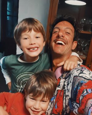 Joaquín Ferreira Instagram - Estás pasando cosas y todas muy hermosas!

Ando grabando Buenos Chicos conociendo gente lindaaa 
Pintando mucho porque me voy a exponer al país que amo con todo mi corazón México 
Mis sobrinos, vienen a hacer pijamada a casa y me duermo con la sonrisa que me explota
Y además planeando un viajazo en moto desde Mexico hasta… Bueno no sé hasta donde, ni hasta cuando, pero eso es lo más hermoso!