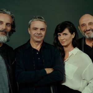 Joaquín Furriel Instagram - Con este equipazo empezamos a filmar “ Descansar en paz” 
Adaptación de @marcos_osorio_vidal  de la novela homónima de Martín Baintrub.

Dirigida por Sebastián Borensztein @sebabores 

@griseldasiciliani 
@elpumagoityok 
@lalilalig 

Producida por @kenyafilms 
Para @chenetflix 
@netflixlat