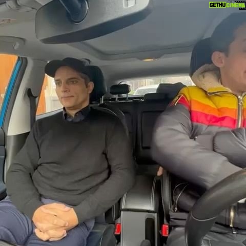 Joaquín Furriel - 21.3K Likes - Que empiecen bien la semana! Yo la arranque así… con el capo de @soyrada !
(Alguien me dice que estamos grabando El Reino 2 😉)