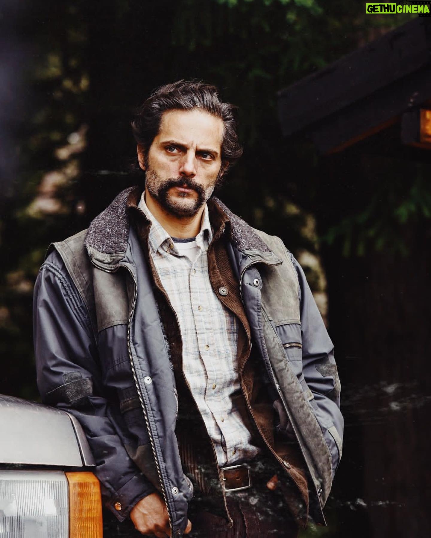 Joaquín Furriel - 25.3K Likes - Amo la Patagonia
Amo actuar
Estoy muy feliz de volver a filmar con @sebastian.schindel nuestra tercera película “Una muerte silenciosa”
Gracias @buffalo.films por esta nueva oportunidad!
Gracias al equipo 🤍❄️🤍
Ph: @matiasquirnocosta ( Un Cra)