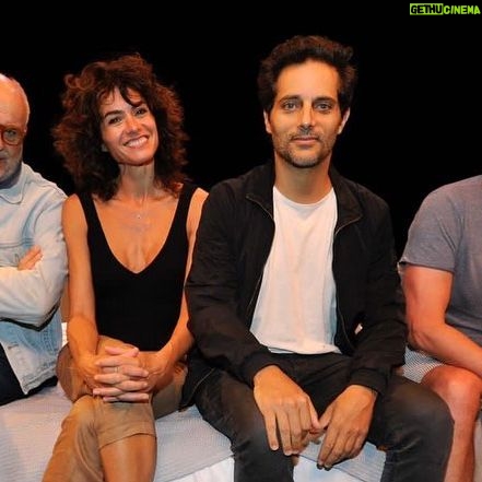 Joaquín Furriel - 12.8K Likes - Estoy feliz de volver a hacer Teatro, lo hago desde los 13 años y la experiencia de vivir el mismo presente con el público, con el equipo me fascina!
Ella en mi cabeza, la lúcida comedia de Oscar Martínez empezó ayer a full!
Gran trabajo de @javierdaulteoficial con este equipo hermoso:
@florraggi
@juanleyrado
@laurabrangeri
@carlacarrieri
@teatrometsura
#comedia #teatrometropolitansura