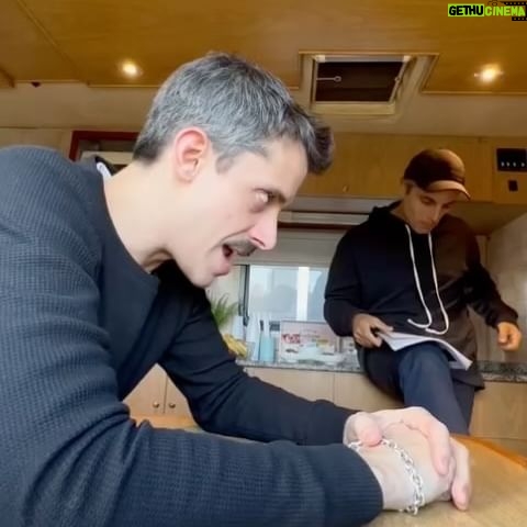 Joaquín Furriel - 14.4K Likes - Acá @soyrada me pasa técnicas desconocidas de actuación …
Las voy a poner en práctica en las últimas funciones de “Ella en mi cabeza”, una comedia que va a quedar en mi memoria! Vení a vernos de Miércoles a Domingos en el @teatrometsura !
Y el 26 de Agosto no se pierdan “Revuelto” en el Luna Park!
La rompe toda @soyrada y su banda!