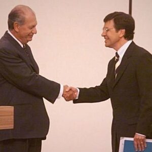 Joaquín Lavín Instagram - Hace 24 años protagonizamos una elección muy estrecha. Competimos y debatimos duramente, pero nunca nos tratamos como enemigos. Pese a q eran tiempos difíciles, había mucha más amistad cívica q ahora. Gracias Presidente Lagos por su ejemplo de  vida dedicada al servicio de Chile.