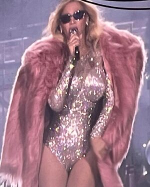 Jocelin Donahue Instagram - Got to see the Queen on Friday night 🙌👑☠️💎

@beyonce #renaissanceworldtour #renaissance #virgoseason