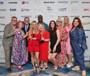 Jodie Prenger Instagram - Now that’s what you call a hell of a fabulous day! Congrats to Mo, and all who work on those glorious Cobbles @coronationstreet @tricawardsuk
