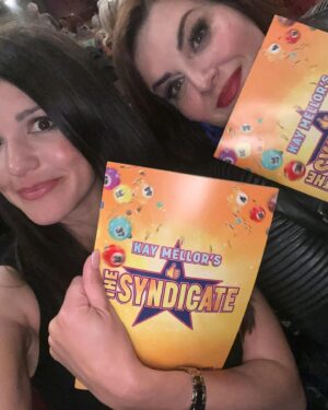 Jodie Prenger Instagram - A night out with the ole crew. Ey, catch this show. Oh, it doesn’t half make you laugh. Huge congrats to all cast n crew. Really had a fab night out 💗 @syndicatetheplay