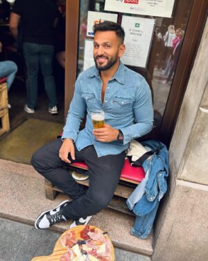 Joe Fournier Instagram - You can take the boy out of London but you can’t take the #London out the boy 🍺