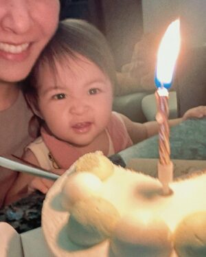 Joe Lin Instagram - 消失一整天
默默地過完我今年的生日了🎂😆
特地放下手機 遠離社群
好好的跟家人相處 陪女兒

最近過了偽單親的生活一個多月
因為夥伴工作繁忙不在
所以我直接搬回父母家住
不然一打一可能會太辛苦
好險回家有家人可以幫忙cover一下

夥伴因為無法幫我過生日
提前給了我禮物
也特地今天外送蛋糕來給我吃
算是很懂得生存啦🤪
只是女兒越來越黏我
完全快忘記老爸了哈哈哈哈哈哈哈

平平淡淡的生日
依舊忙碌當一名母親
只希望家人身體健康平安就好❤️
大家快樂快樂！