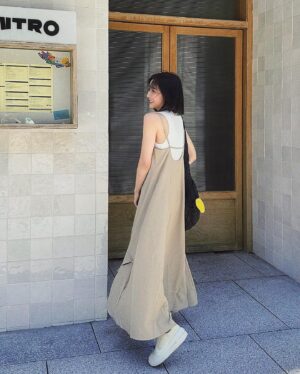 Joe Lin Instagram - 口袋名單放很久一直沒機會來吃
那天看 @dora_0121 發，我說這家我超想吃！
二話不說直接訂位的女人
有夠帥氣，還幫我切肉
一直叮嚀我吃東西🤣🤣🤣

奶油蕈菇大麥粥和油封鴨腿&薯餅
實在有夠好吃
我們兩個女生快速完食還加點甜點🍮
而且竟然有熱的西西里咖啡
意外超級好喝～～～
我願意再二訪三訪🥰

那天吃完小腹直接原地突出
走路散步坐捷運回家消化剛剛好
那天的風大到我直接拍影片紀錄

洋裝 @mougganofficial
