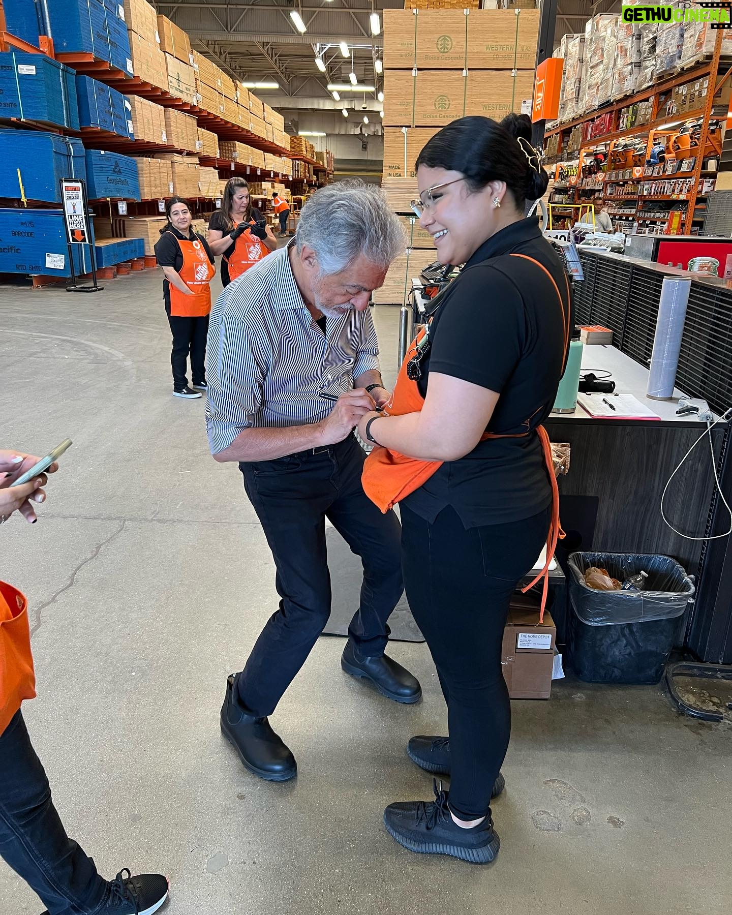Joe Mantegna - 89.2K Likes - The ladies at @homedepot love David Rossi. #criminalminds