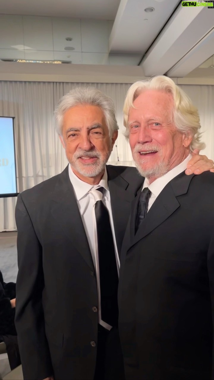 Joe Mantegna - 8.5K Likes - Iām so honored to accept the Humanitarian honor at the Satellite award event this evening, and thrilled that my longtime friend, Bruce Davidson was there to present it.
#award #joemantegna #satelliteawards