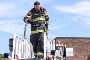 Joe Miñoso Instagram - Follow me this way to any exciting new episode of #chicagofire #onechicago tonight!!!