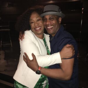 Joe Morton Instagram - Everyone should have a boss like #shondarhimes! #someonewhocares #someonewhorocks #lovemyboss #love my #scandalfamily #turnmeloose #closingnight