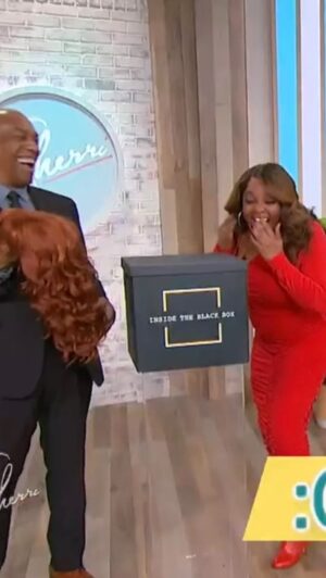 Joe Morton Instagram - Having fun with a red-headed @sherrieshepherd #InsideTheBlackBox (@crackle_tv)