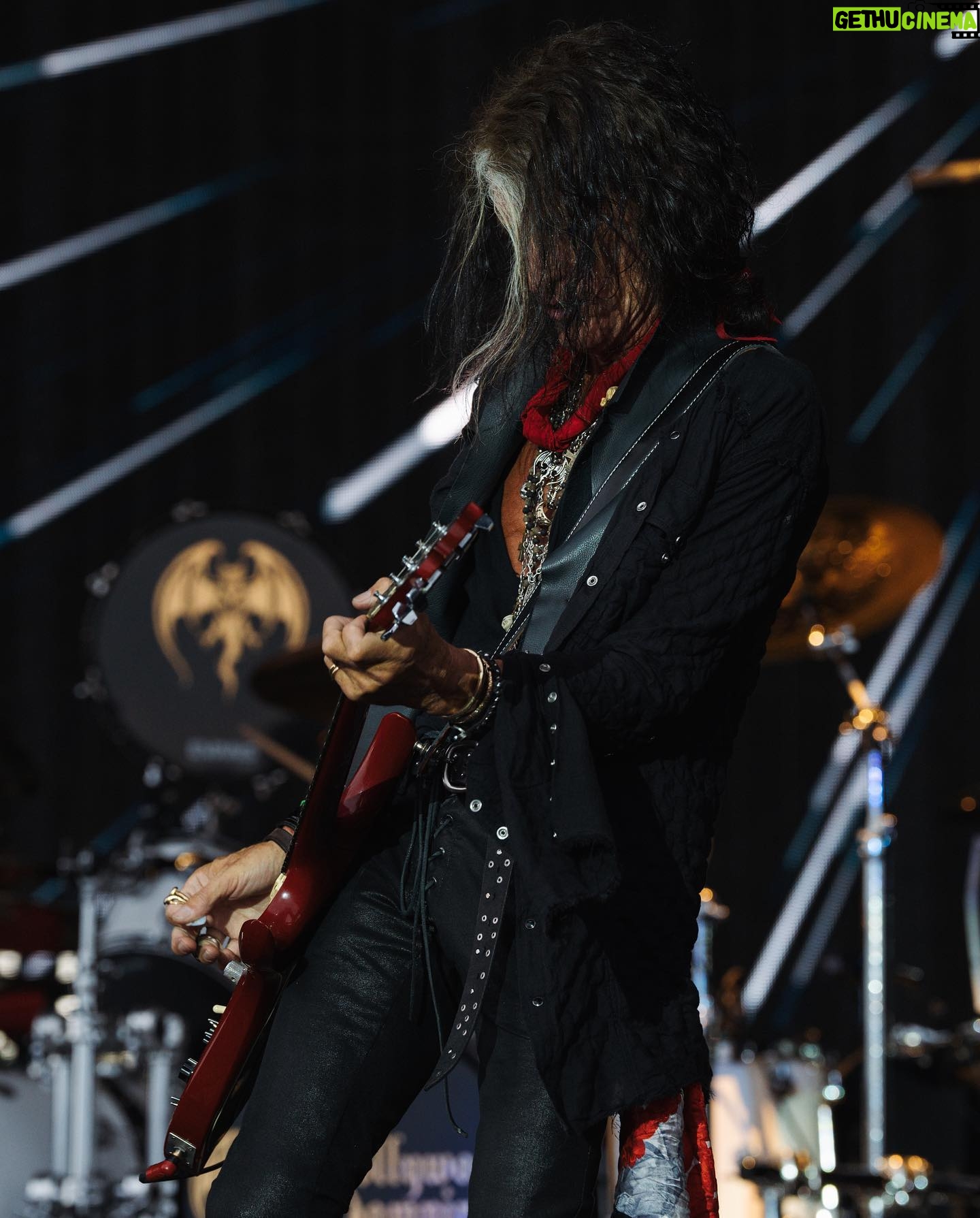 Joe Perry - 10.8K Likes - Last night the @hollywoodvampires rocked @graspopmetalmeeting! Next stop June 20th, Rudolf Weber Arena� - Oberhausen, Germany
📷: @theaaronperry
#alicecooper #johnnydepp #joeperry #tommyhenriksen #glensobel #chriswyse #buckjohnson #HollywoodVampires #Graspop #GraspopMetalMeeting