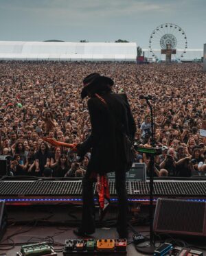 Joe Perry Instagram - Last night the @hollywoodvampires rocked @graspopmetalmeeting! Next stop June 20th, Rudolf Weber Arena� - Oberhausen, Germany

📷: @theaaronperry 

‪#alicecooper #johnnydepp #joeperry #tommyhenriksen #glensobel #chriswyse #buckjohnson #HollywoodVampires‬ #Graspop #GraspopMetalMeeting