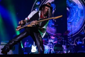 Joe Perry Instagram - Last night in Paris!

📷: @theaaronperry 

‪#alicecooper #johnnydepp #joeperry #tommyhenriksen #glensobel #chriswyse #buckjohnson #HollywoodVampires‬