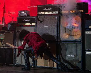 Joe Perry Instagram - AEROSMITH ARE BACK!!! First stop on the ‘Peace Out’ tour is just ONE MONTH AWAY! September 2nd we kick off the tour in Philadelphia, PA. Tickets, VIP Upgrades and more still available at: www.Aerosmith.com

📷: @theaaronperry 

#Aerosmith #StevenTyler #JoePerry #TomHamilton #BradWhitford #BlueArmy #Aerosmith50 #AerosmithPeaceOut