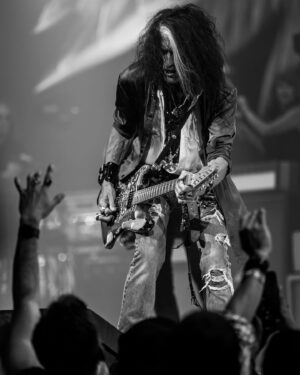 Joe Perry Instagram - #DeucesAreWild show number 6 tonight!! 

Tickets still available for select dates! For tickets, info and more head over to www.Aerosmith.com

📷: @theaaronperry

#Aerosmith #JoePerry #DolbyLive #ParkMGM