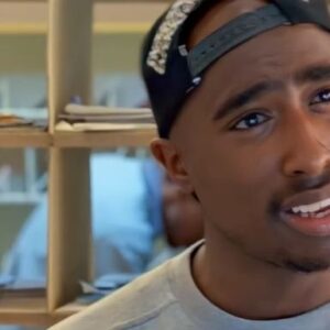 Joe Torry Instagram - April 17, 1992

This scene will never get old and is one of the most funniest moments from the movie. It's ironic that Lucky took shots at Mexicans when we all knew in reality that Pac loved Mexicans. And I didn't know what a "yamp" was either from the beginning. Arriba Arriba Ese😂!!

On this day in 1992 the post office scene in Poetic Justice was filmed with @2pac as "Lucky", @joetorry as "Chicago" and @janetjackson's then husband @renejr as the mailroom supervisor.

What did you think of this scene?
Drop a 🔥 if you loved this part!! 
(Swipe left)