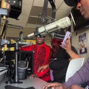 Joe Torry Instagram - DENVER -GLENDALE, CO🔥🔥
KS 107.5 “LAUGH THERAPY COMEDY SHOW” 6/1/24😂😂
@guytorry @stargirlzempower @toshamakia @kellykellz_22 ks1075 #joetorry #denver #ig
