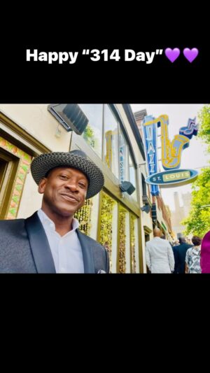 Joe Torry Instagram - HAPPY “314 DAY” for SAINT LOUIS FAM🔥🔥Enjoy Your Day STL FAM all the World💜💜
REP UP DA LOU💪🏾💪🏾💪🏾🔥🔥💯💯👊🏾👊🏾#saintlouis #stl #joetorry #saintlouisblues #cedrictheentertainer #ozziesmith #guytorry #arch #stlcardinals #mississipiriver #reddfoxx #nelly #southwesthighschool #longhorns #soldanhighschool #maydayparade #anniemalonemaydayparade @guytorry @cedtheentertainer @keyonharrold #314 #314day @votp_news @realdjkut @ericmcwoods @robertamcwoods